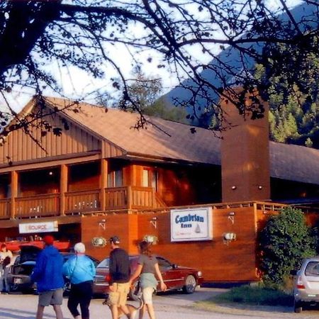 Cumbrian Inn Bella Coola Экстерьер фото