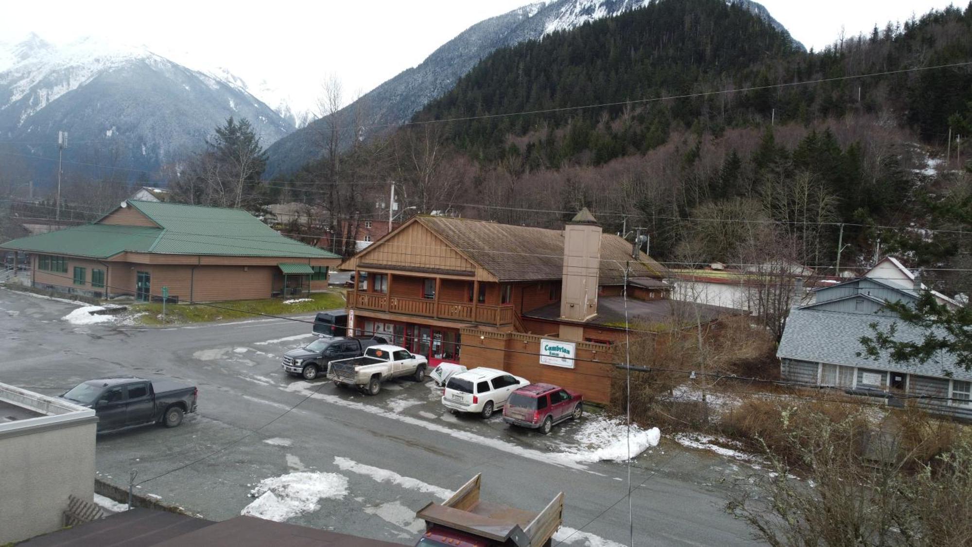 Cumbrian Inn Bella Coola Экстерьер фото
