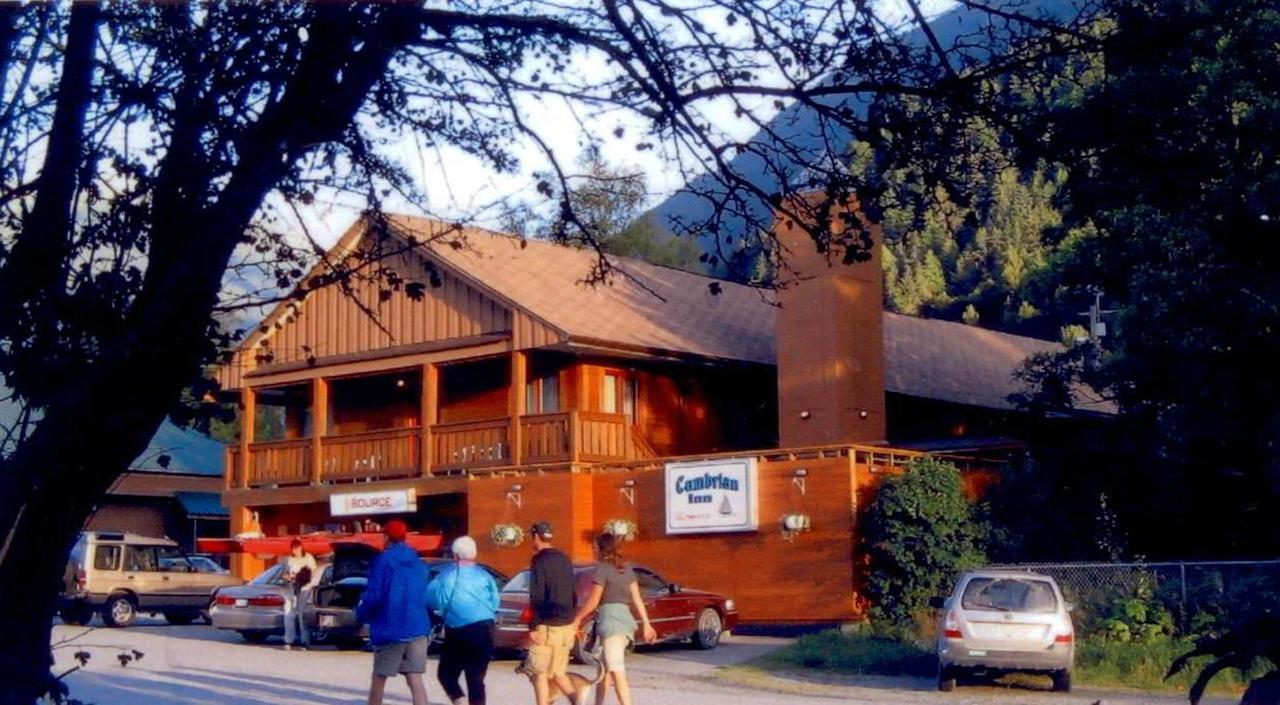 Cumbrian Inn Bella Coola Экстерьер фото
